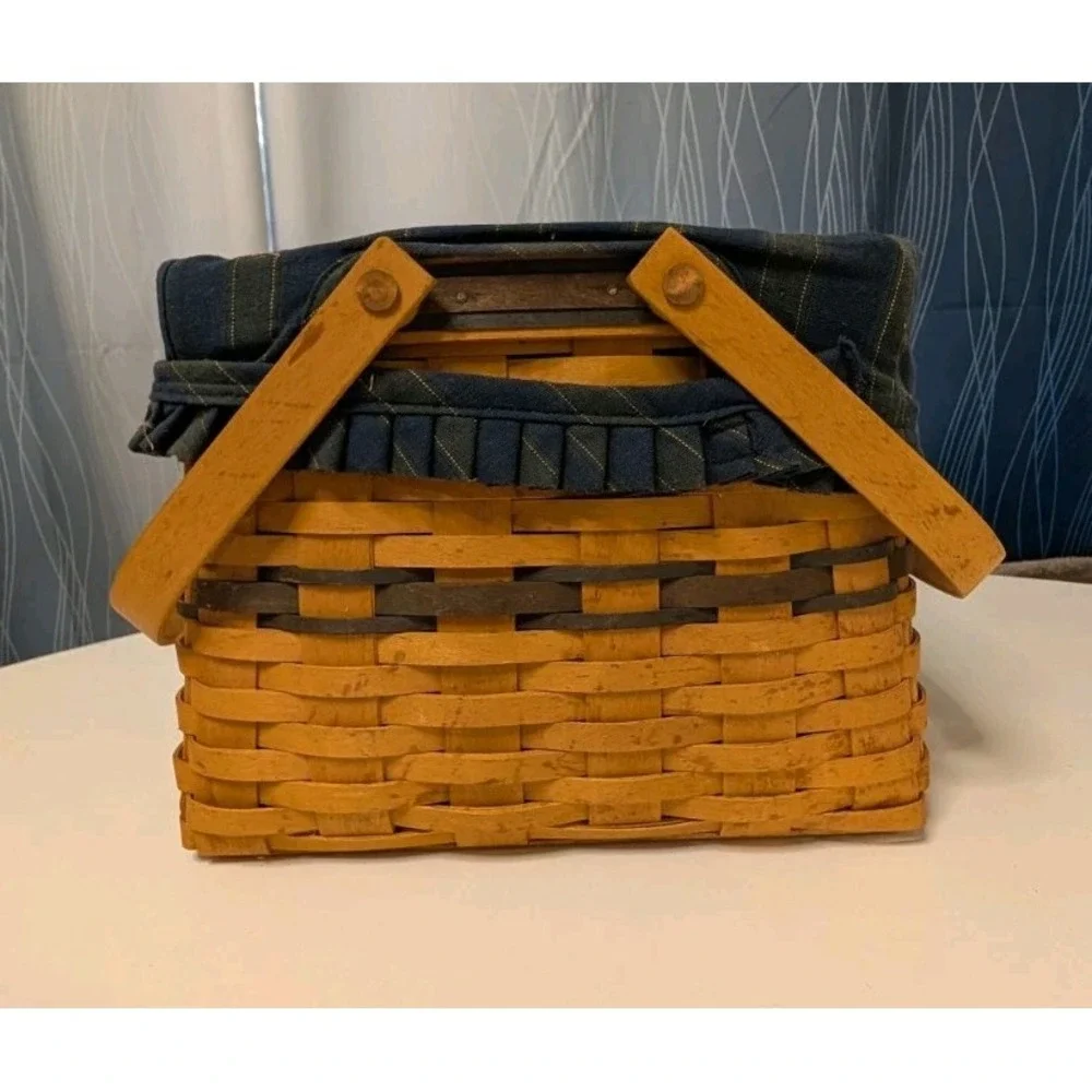 Longaberger 1998 Collectors Club Harbor Basket –Liner & Protector
